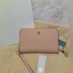 NWT Tory Burch Robinson Zip Smartphone Wristlet Wallet